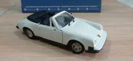 DIECAST PORSCHE 911