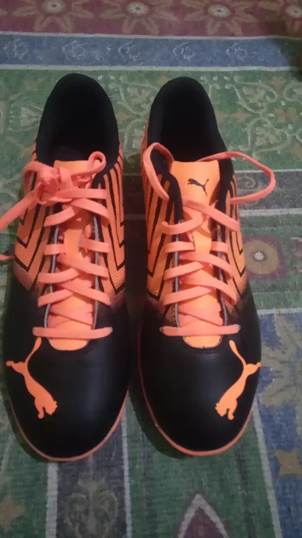 sepatu Futsal merk PUMA ORI 100% ukuran 41