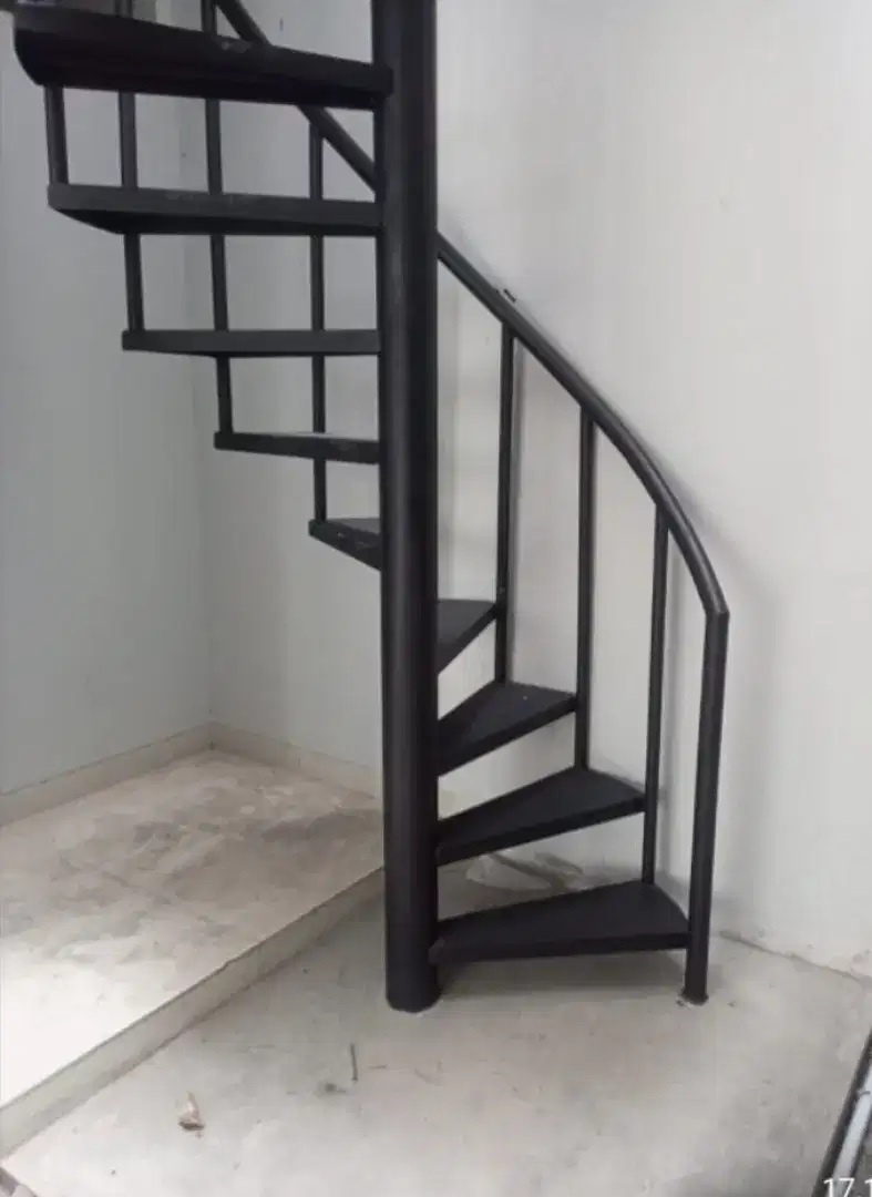 Tangga putar minimalis