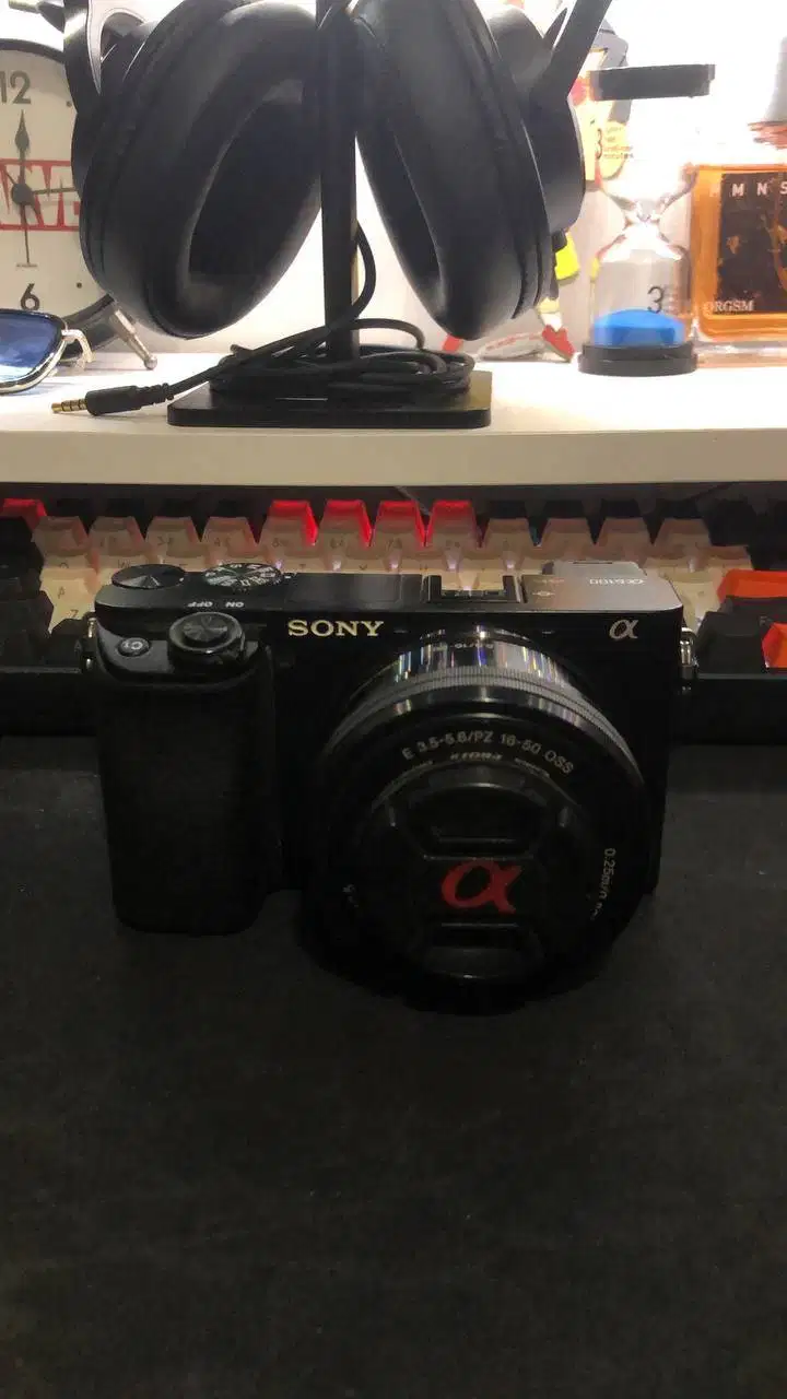 Sony A6100 Kit 16-50mm (SHUTTER COUNT 2212)