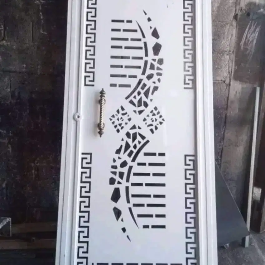 Pintu besi ram nyamuk