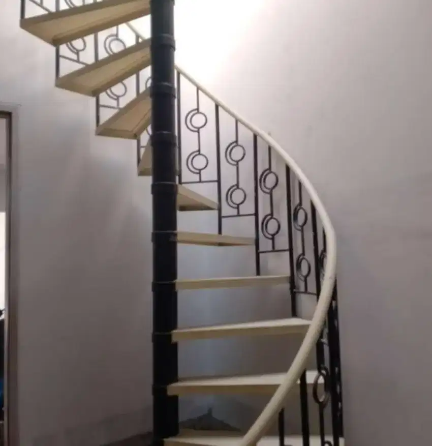 Tangga putar minimalis