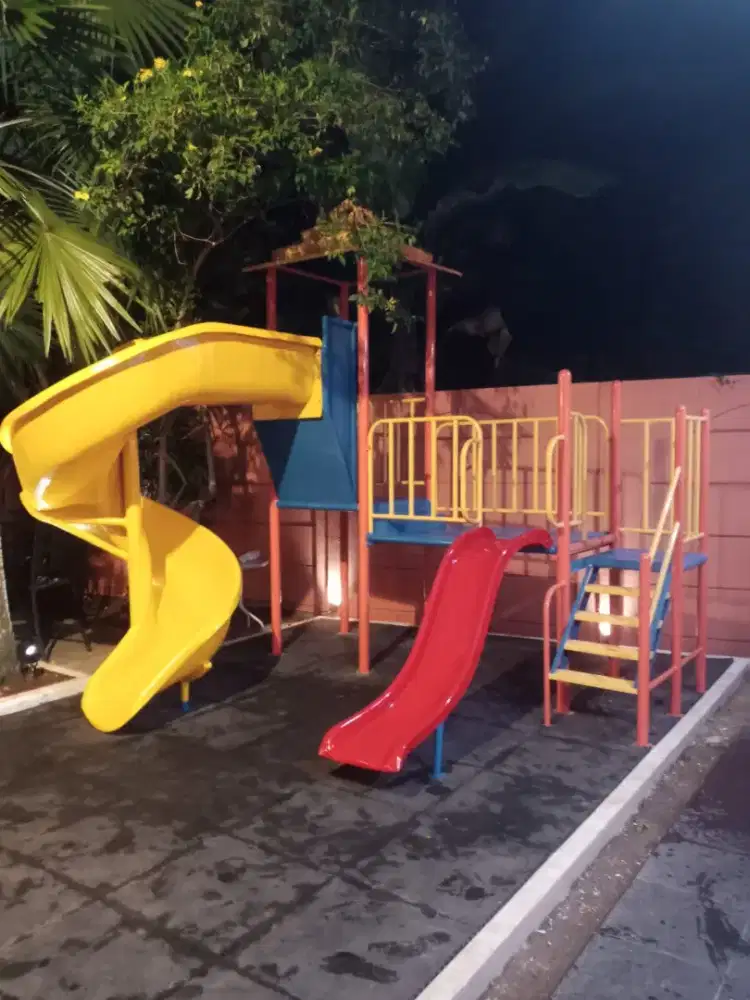 Playground rumah perosotan spiral