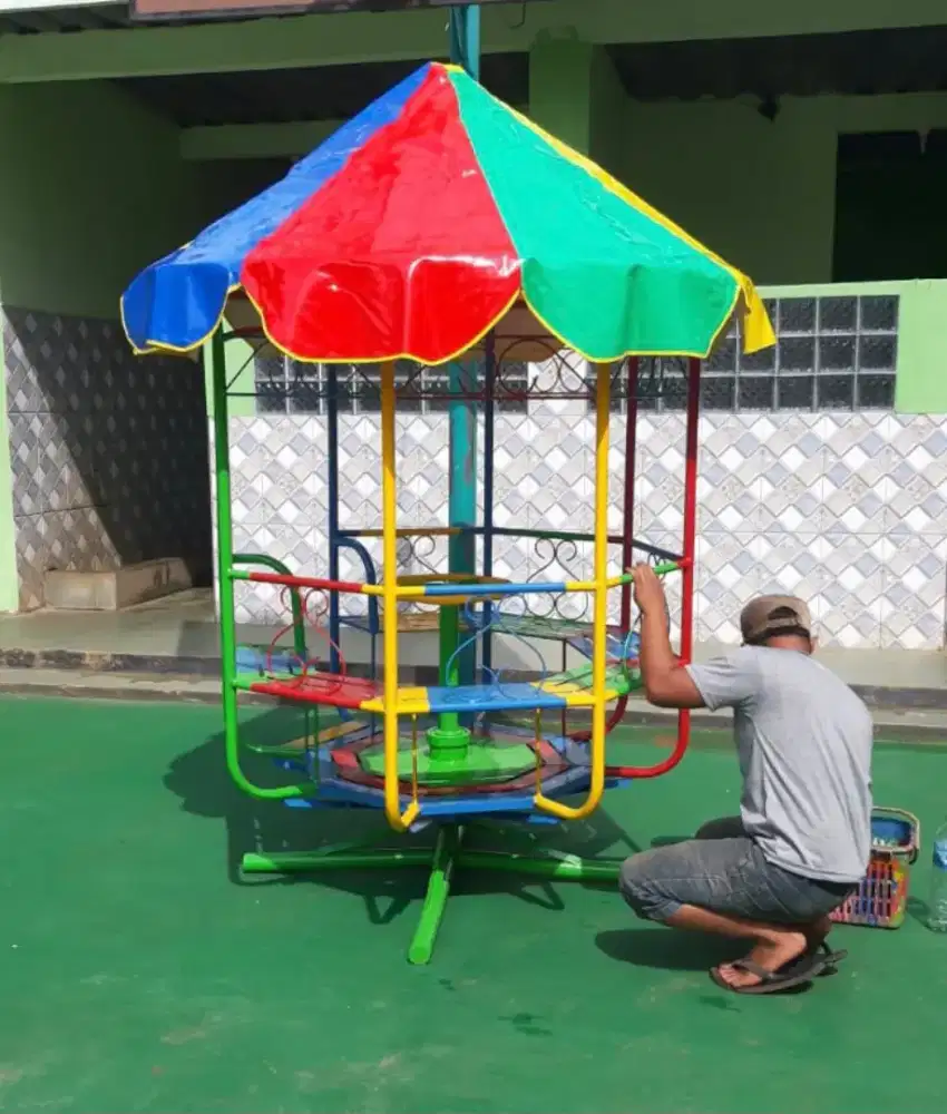 Komedi putar mainan TK dan taman bermain anak