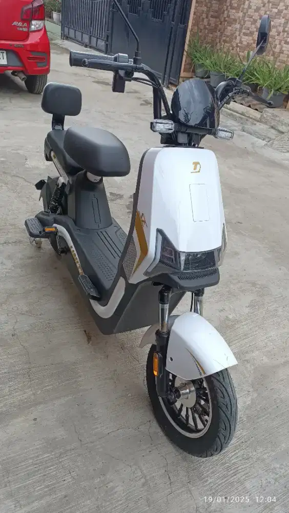 Sepeda Listrik United Salvador SE Putih