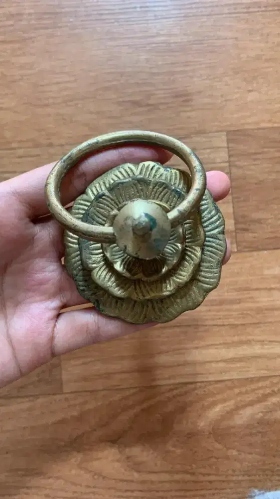 Sepasang handle pintu kuningan