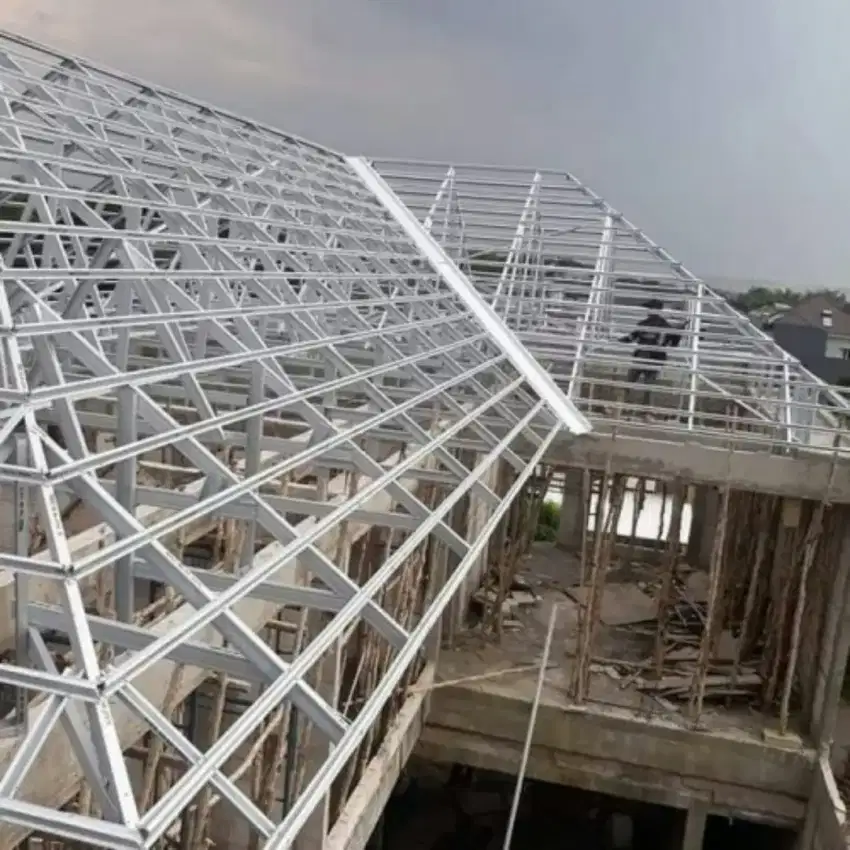 Pemasangan atap baja ringan dan renovasi