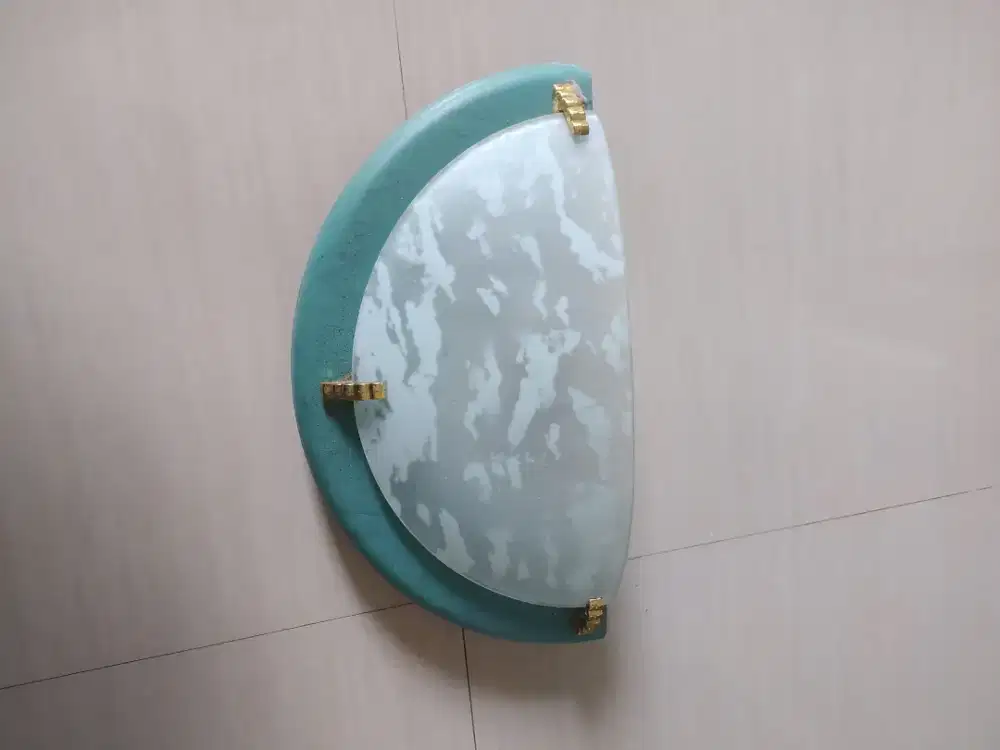 Rumah lampu tempel dinding