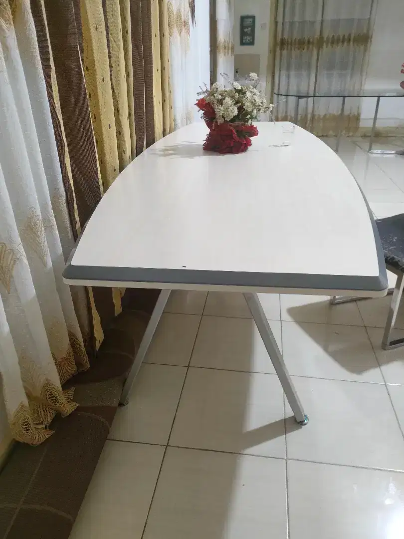 Meja Kantor Estetik