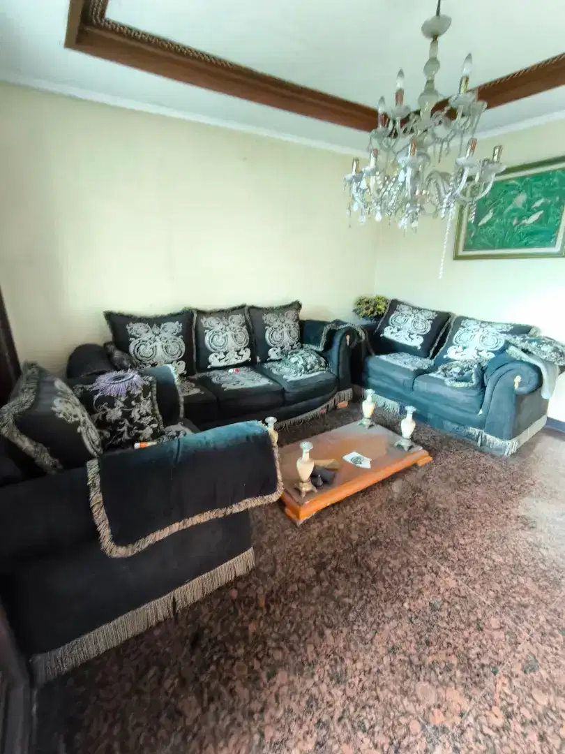 Sofa Set dengan Meja ruang tamu