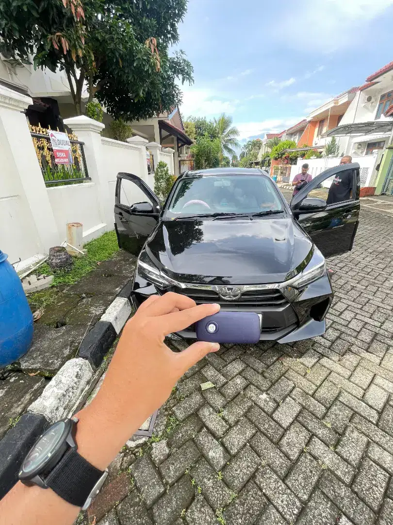 Alat lacak sekaligus kunci ganda kendaraan