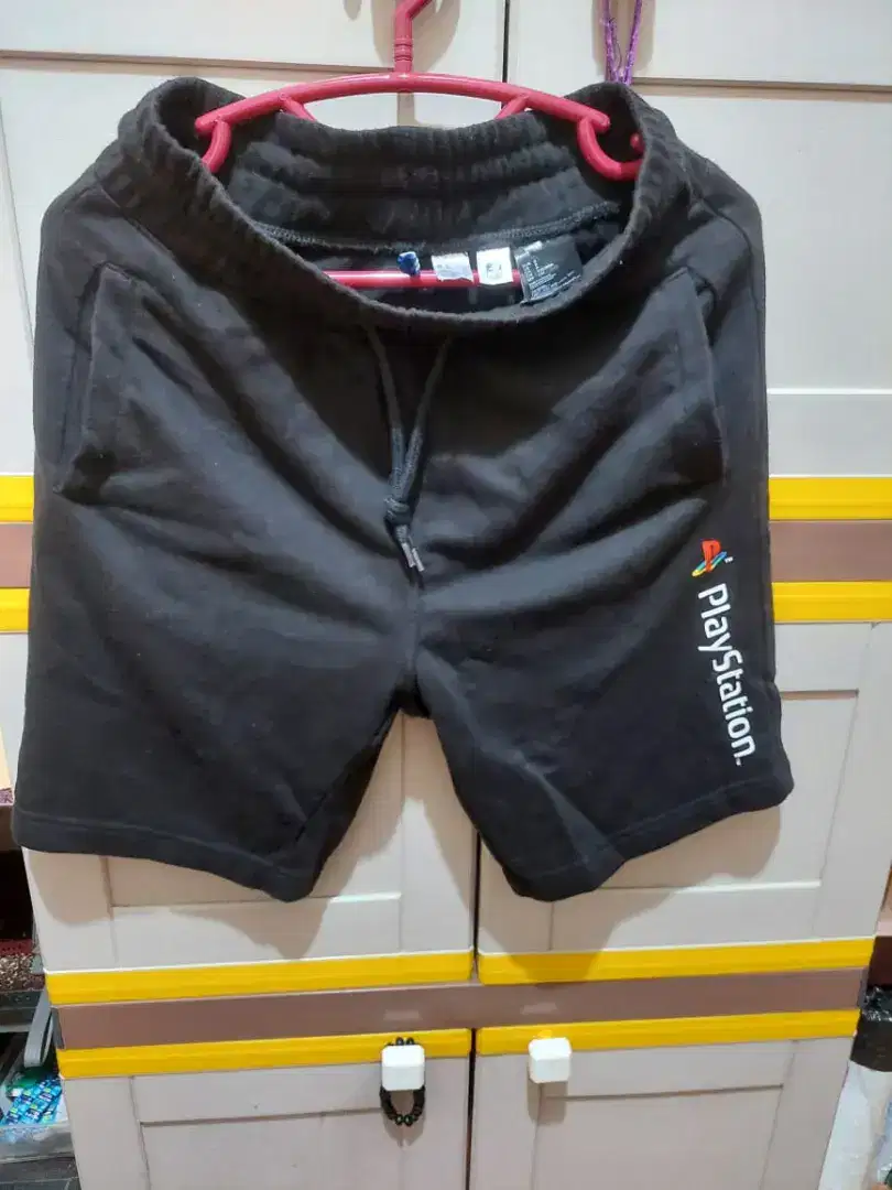 Celana pendek H&M x Play Station