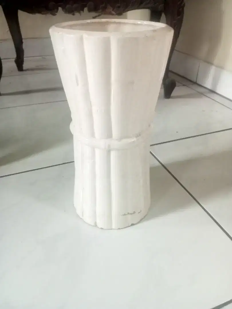 Vas bunga porcelain