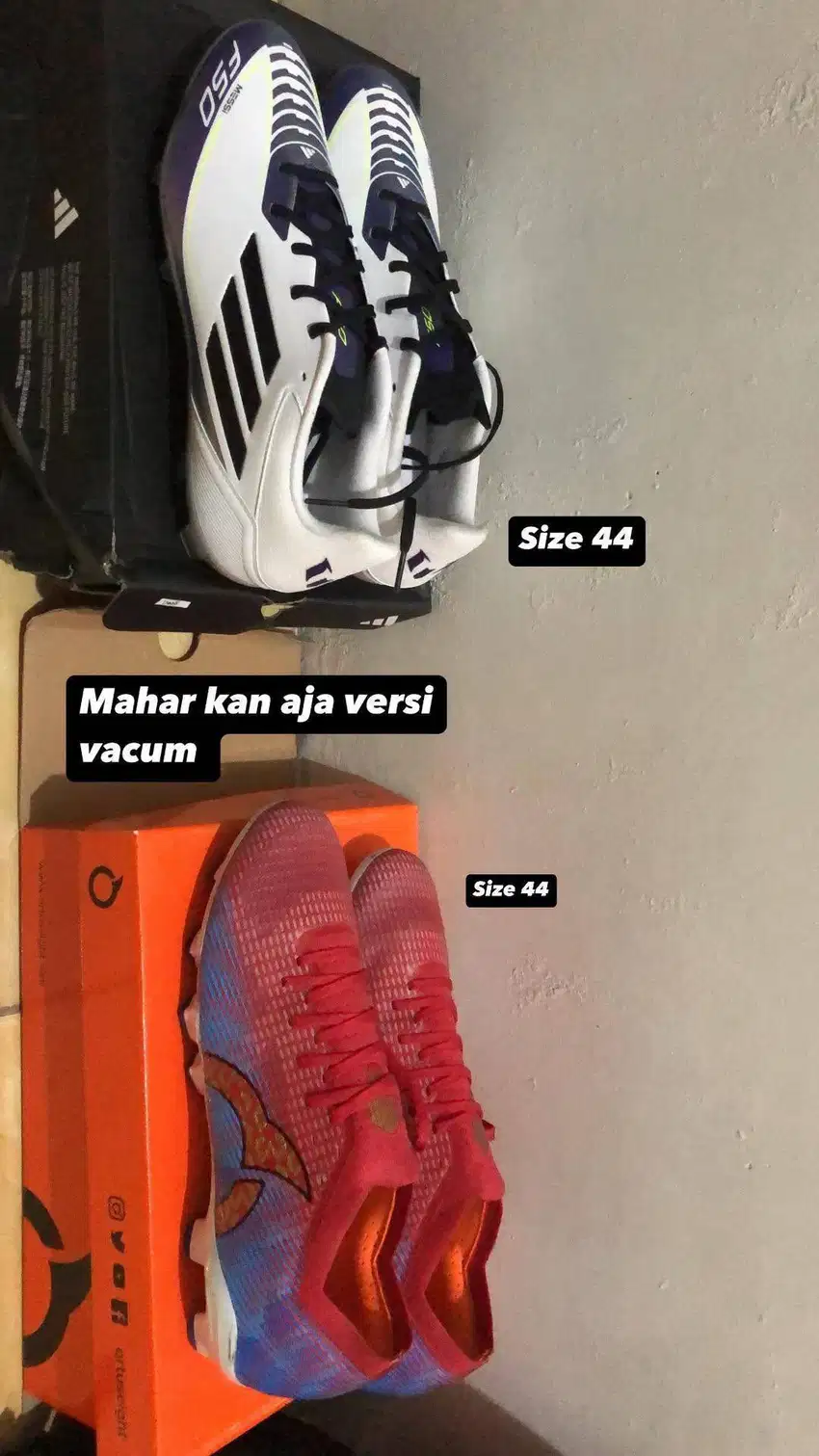 Sepatu bola di jamin ori