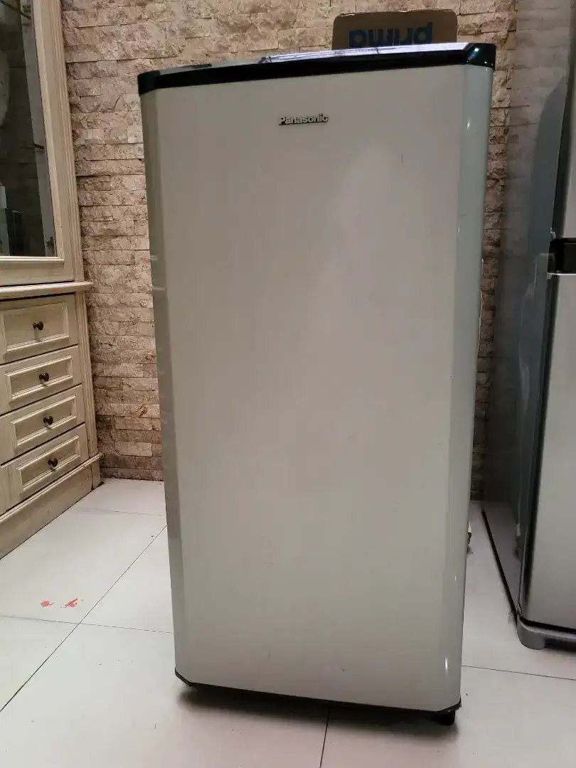 Kulkas 1 pintu Panasonic kondisi nyala OK