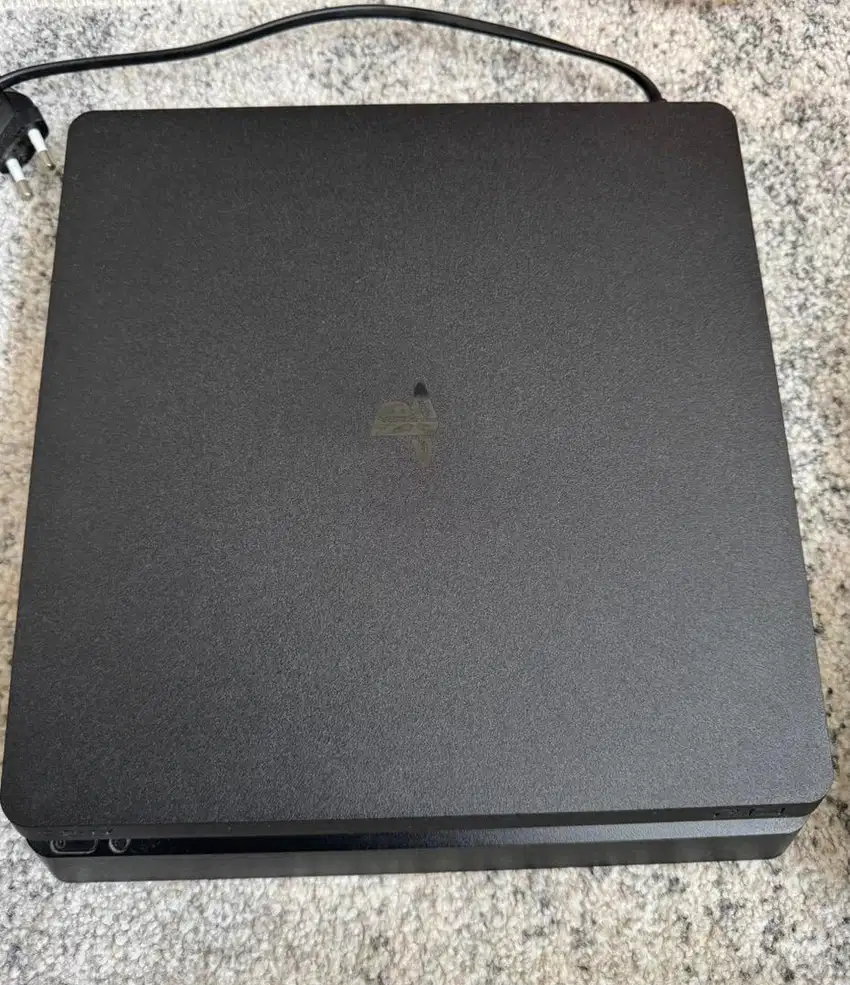 Di Jual PS 4 SLIM 1 TB