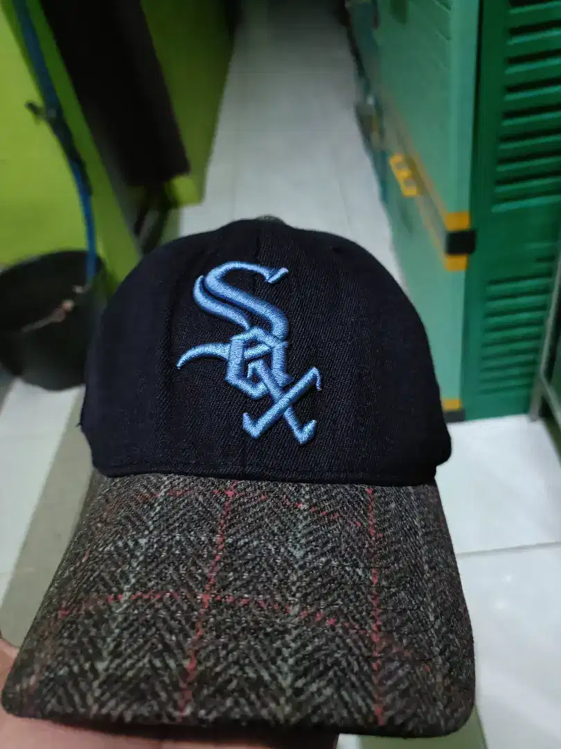 Topi MLB SOX Build up
