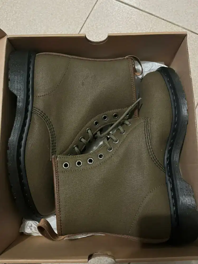 Dr. Marten High Canvas, size 42