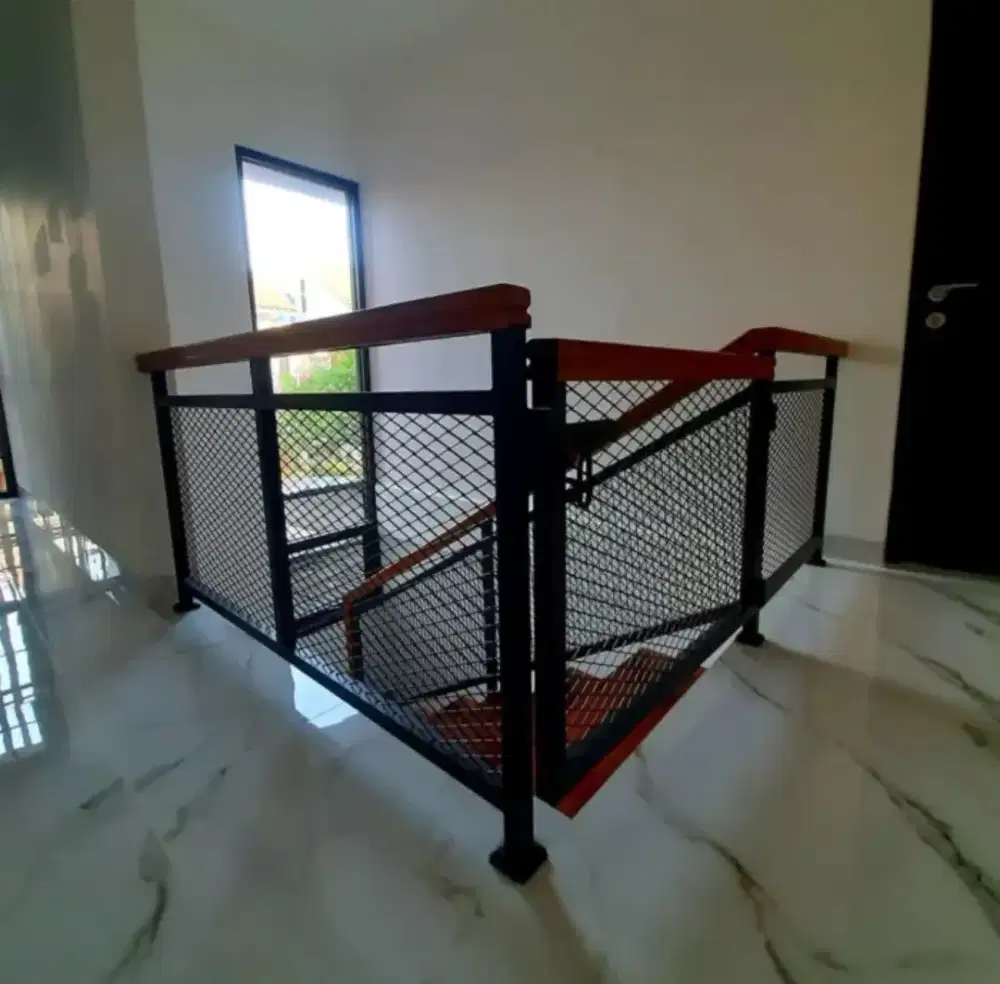 Reling tangga minimalis / reling tangga kayu