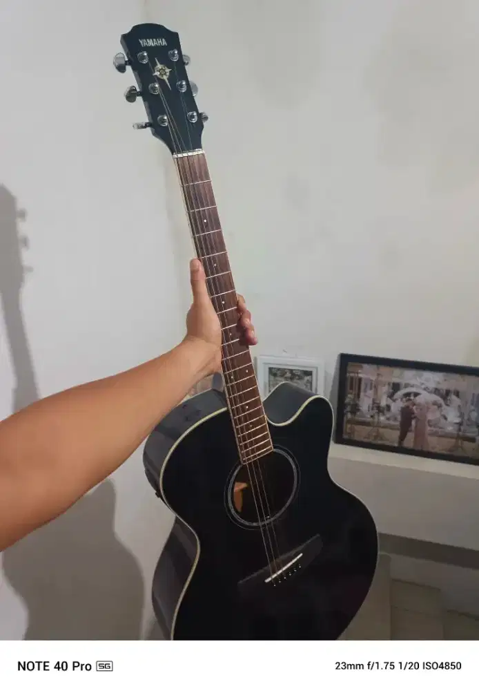 Gitar cpx 600 masih terlihat baru