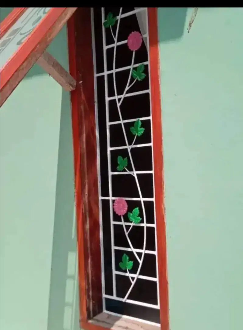 Teralis jendela motif