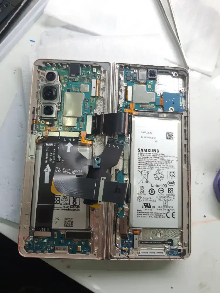Service Samsung z flip dan z fold di buka layar gelap/blank