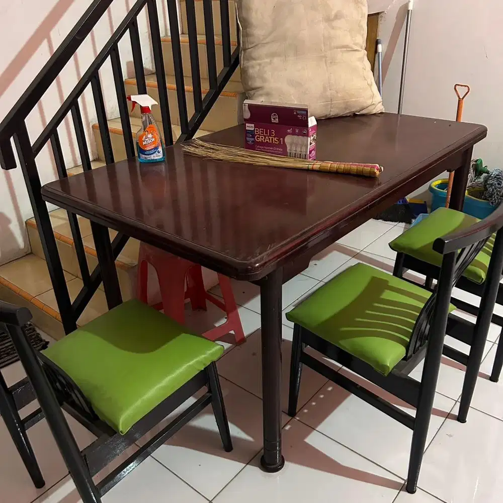 Meja Makan Kayu Kokoh