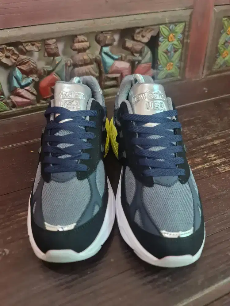 025. New Balance 990 USA Black Grey Yellow
Size:43
Insole:27.5