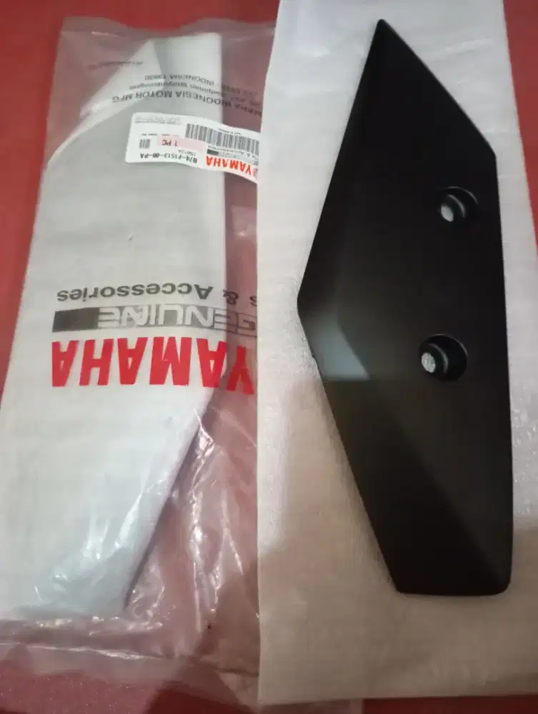 Sambungan spakbor depan yamaha xmax old