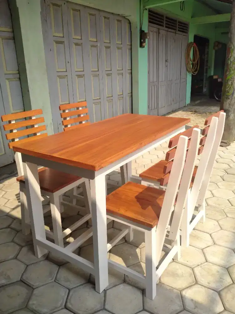 Set meja kursi kayu resto