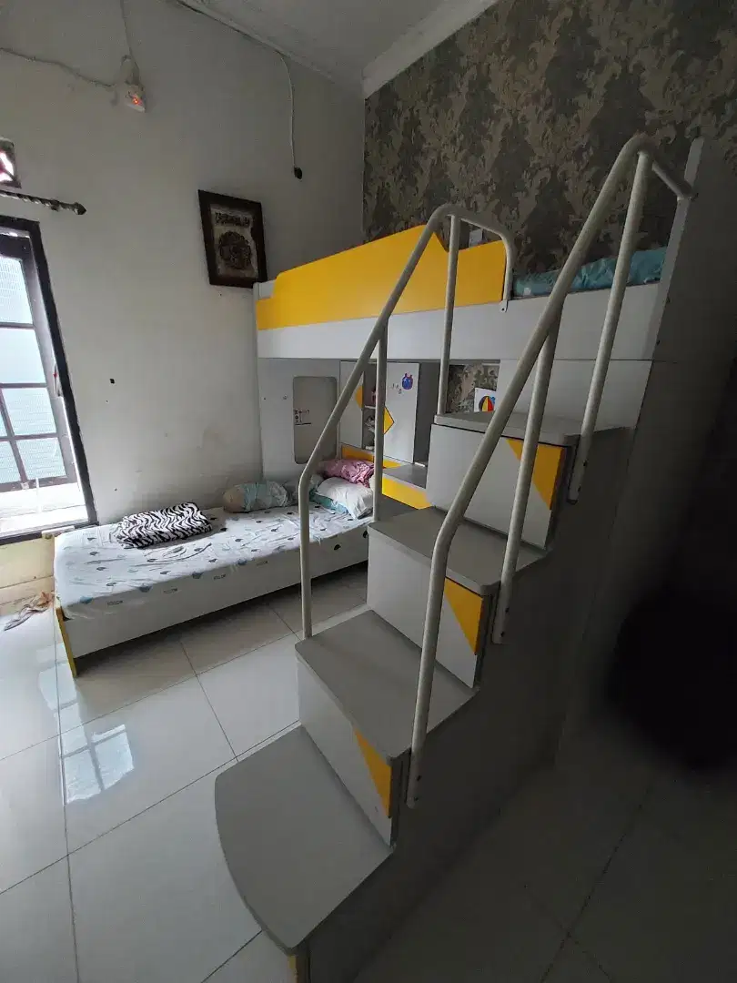 Ranjang susun dua tingkat anak / Tempat tidur dua susun anak Informa