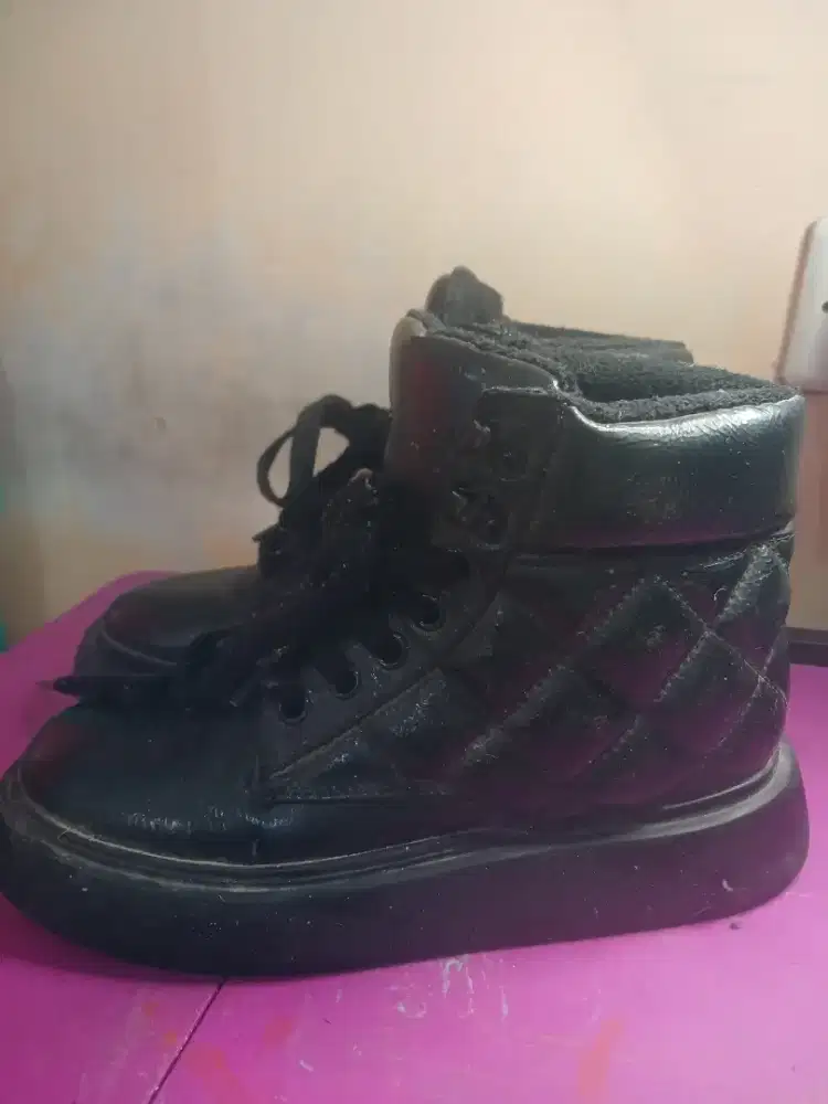 Sepatu boot anak perempuan