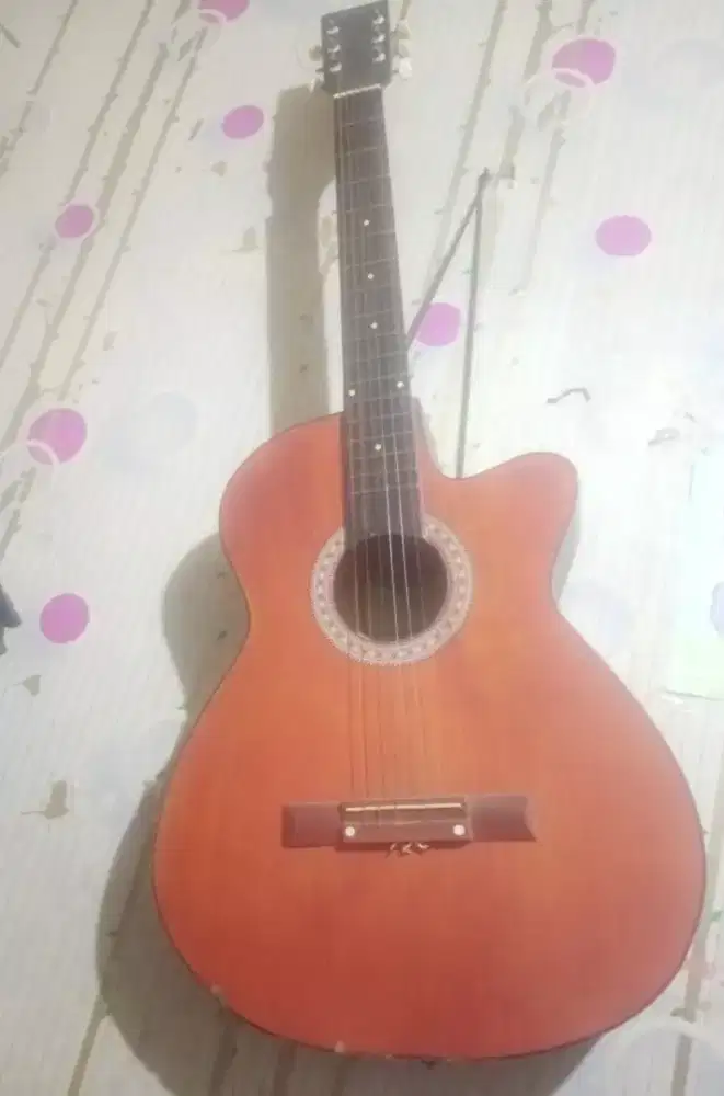 Jual gitar bekas seperti baru