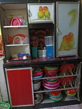 Dijual lemari piring 3 pintu