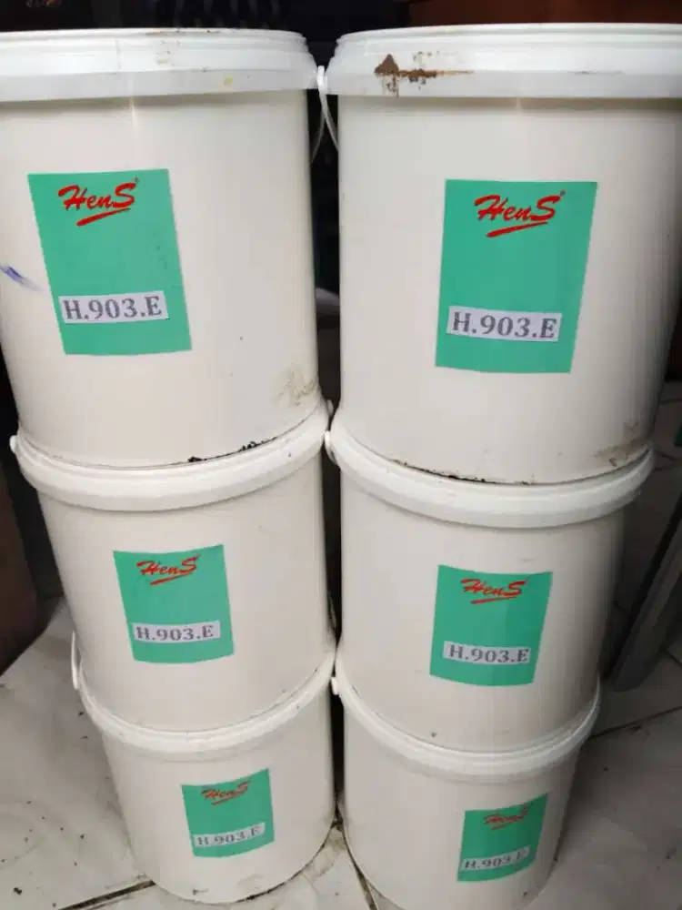 Lem putih hens flooring