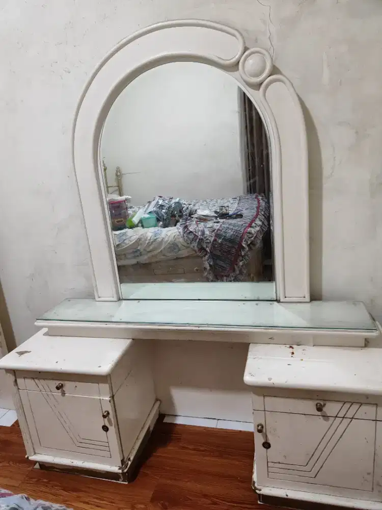 Meja Rias kayu solid