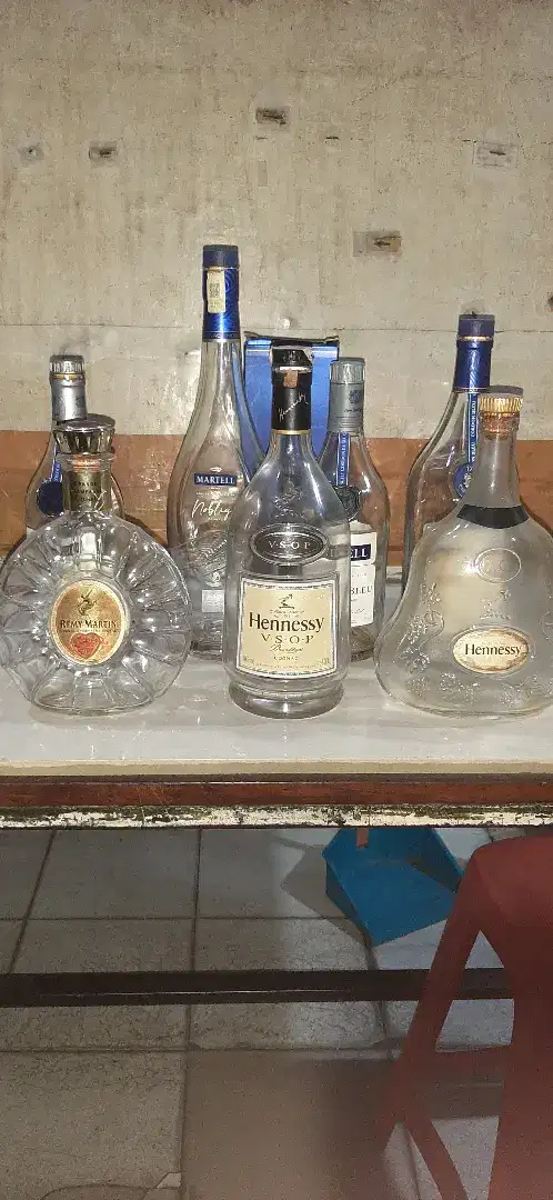 Koleksi bekas botol wine