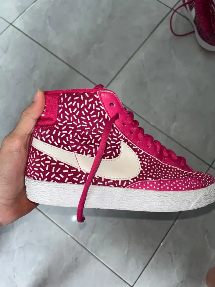 Sepatu NIKE anak perempuan