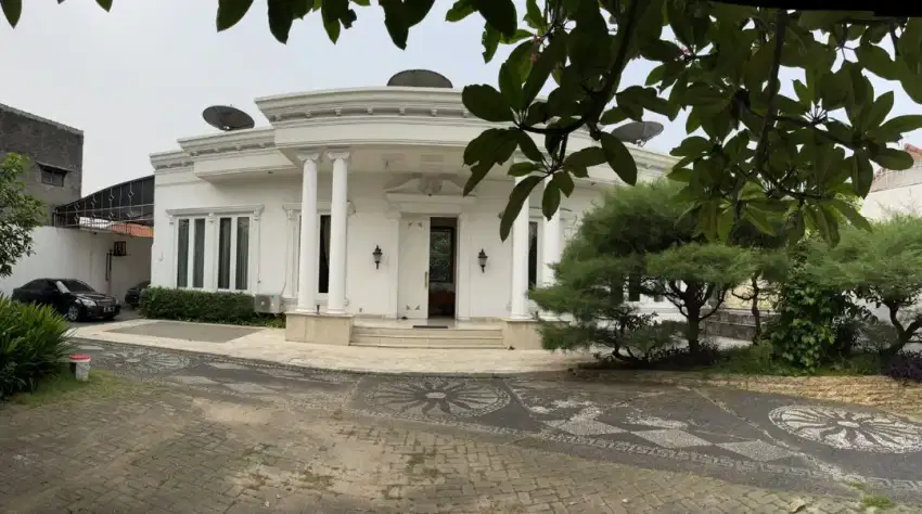 Dijual rumah mewah tanah luas ada kolam renang di Bintaro Sektor 3