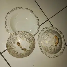 Mangkok cantik plus tutup, antik