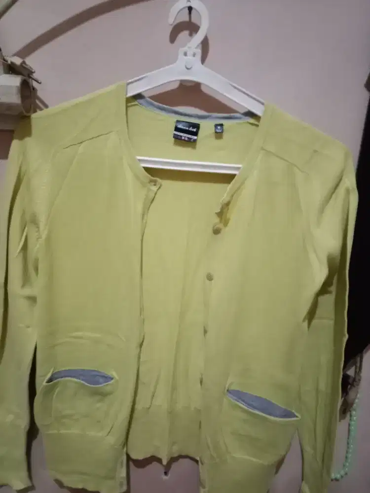 Sweater rajut cardigan uniqlo 35 rb aja