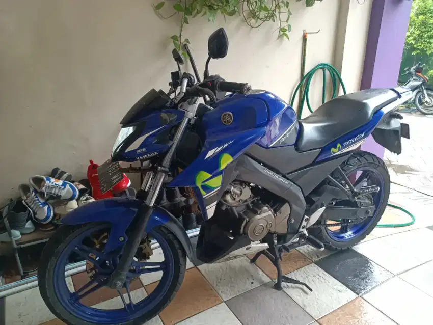 Vixion advance Movistar 2015 kondisi good