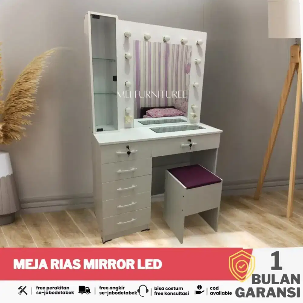 Meja rias make up wanita