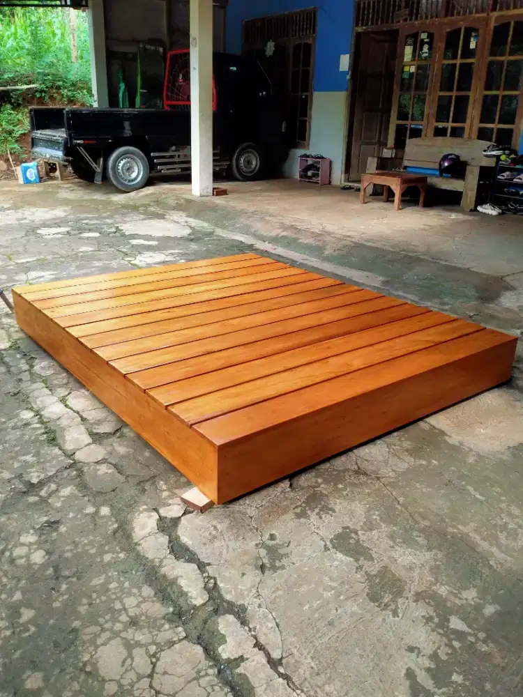 Tempat tidur lesehan minimalis