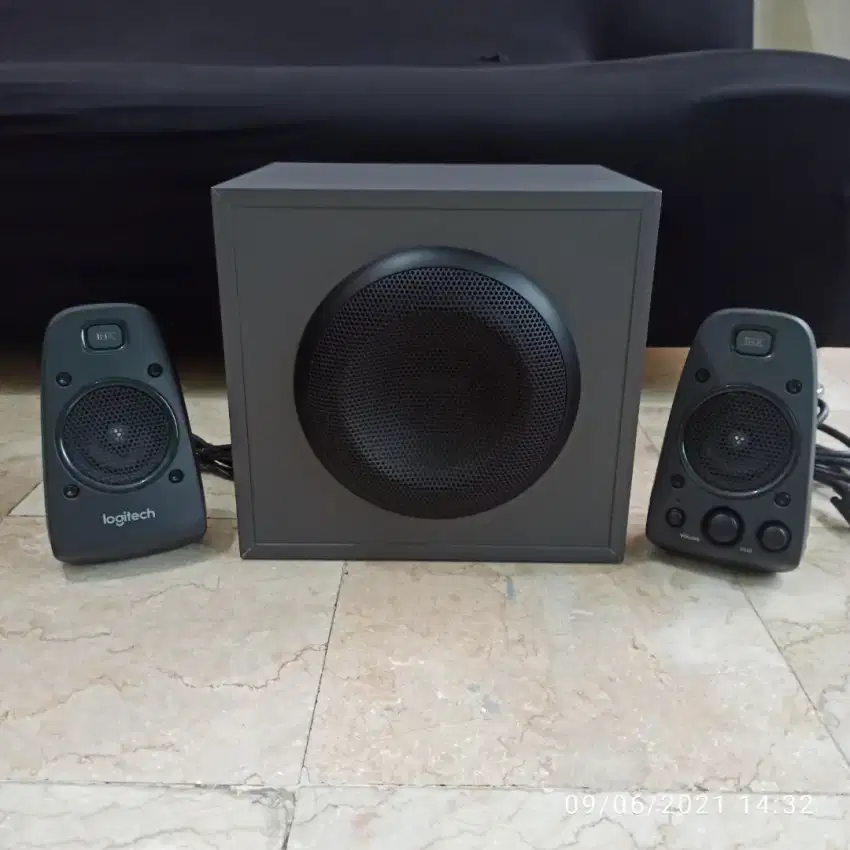 Logitech Z625 THX 2.1 speaker