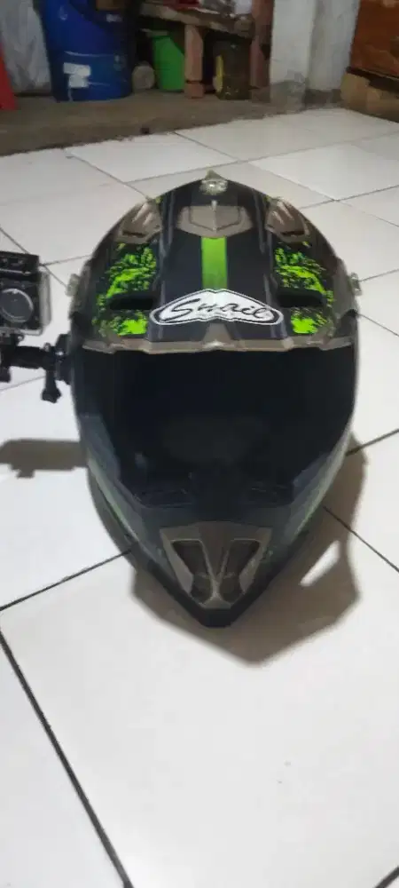 Mau jual helm udah lama tidak di pakai lagi sama kameranya