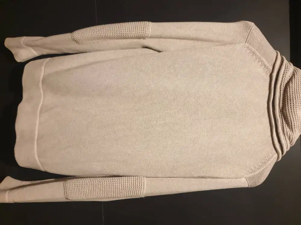 Knitted Sweater with hoodie Aramani exchange bukan zara massimo dutti