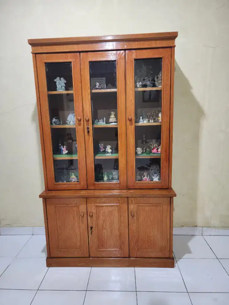 Buffet Barang Antik atau Buku (Mebel)