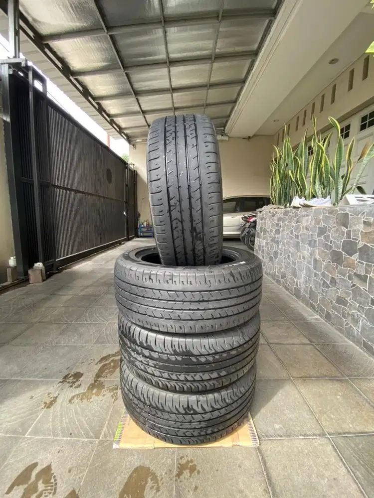 Di Jual Ban DUNLOP 215/55 R17