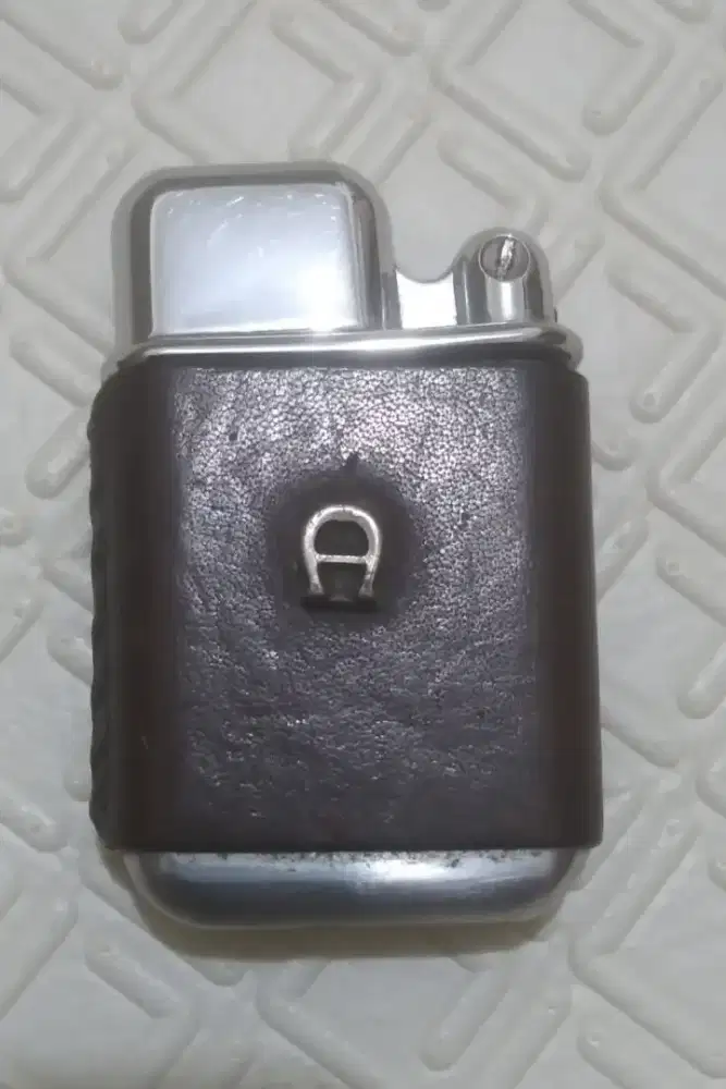 Aigner Lighter Vintage Preloved